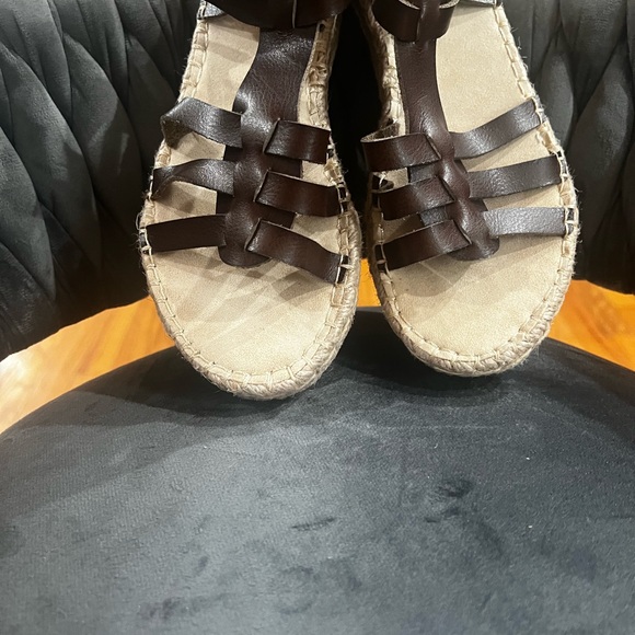 *NWOT* American Eagle Outfitters Dark Brown Espadrille Sandals - Picture 3 of 3